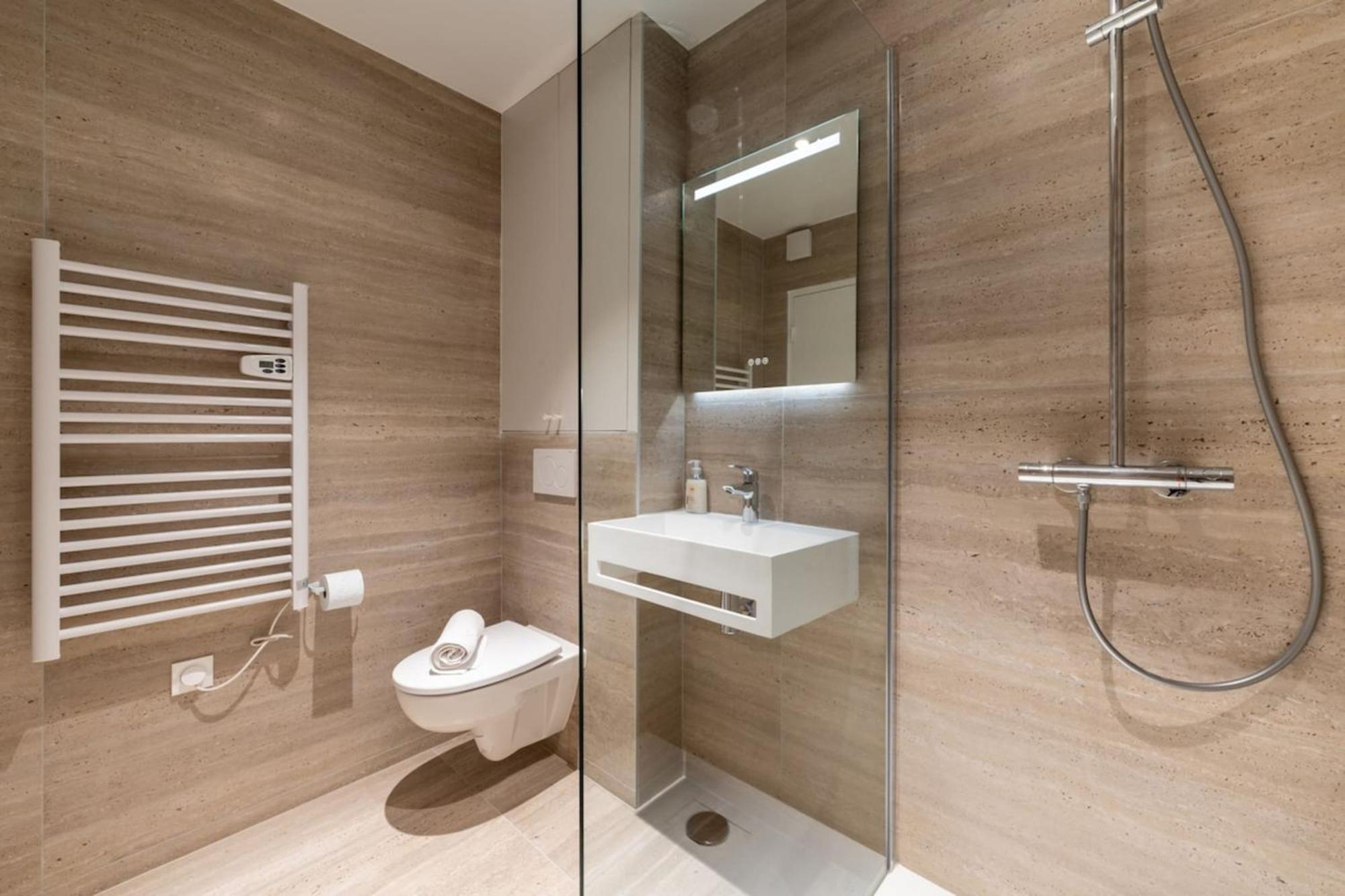 Beautiful & Modern 1bd Flat Near Montmartre Appartement Parijs
